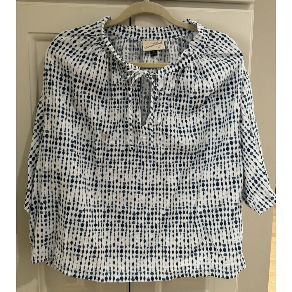 Womens Universal Thread Blue White Top Size Medium Short Sleeve EUC‎